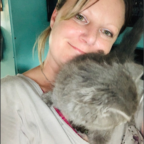 Meet your Posher, Karen - Picture 2 of 5